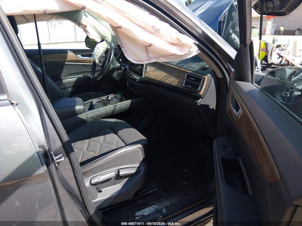 2025 Volkswagen Atlas 2.0T SE W/Technology photo 5