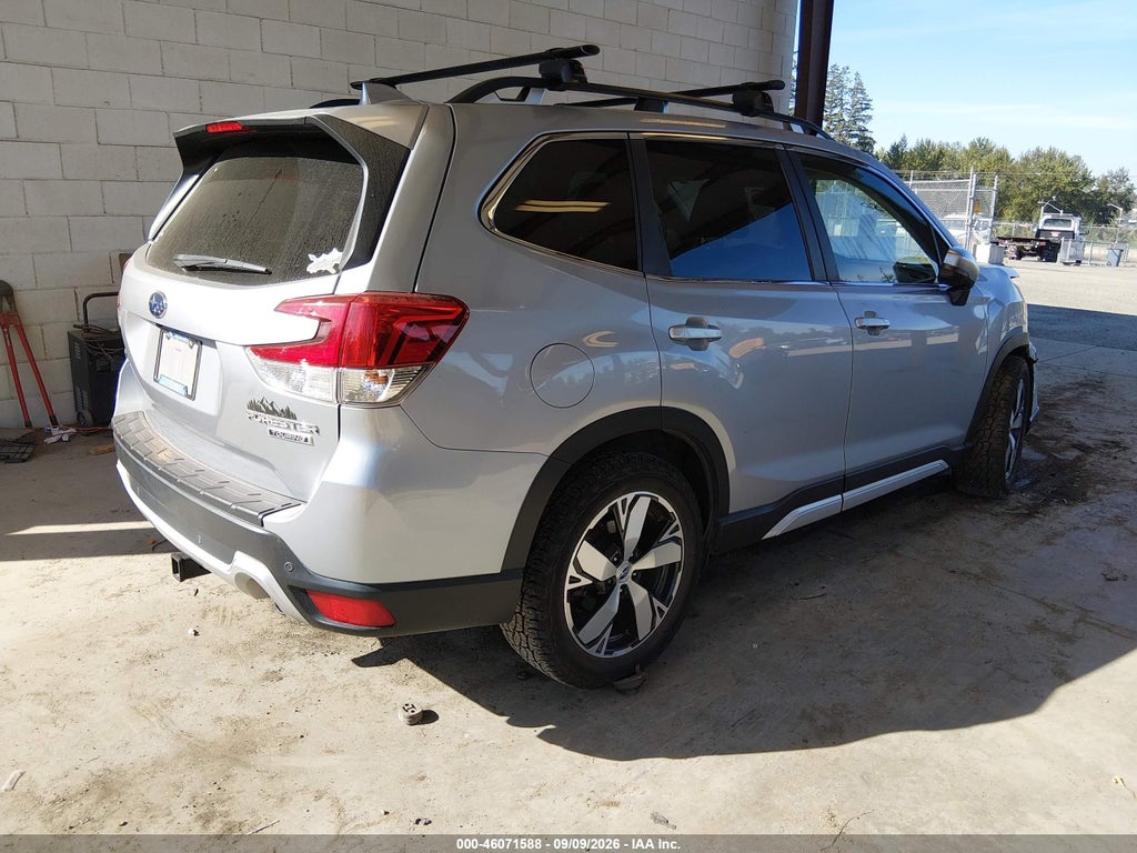 2020 Subaru Forester Touring photo 4