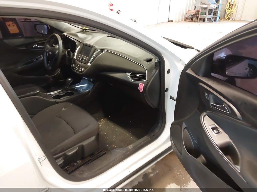 2018 Chevrolet Malibu LT photo 5