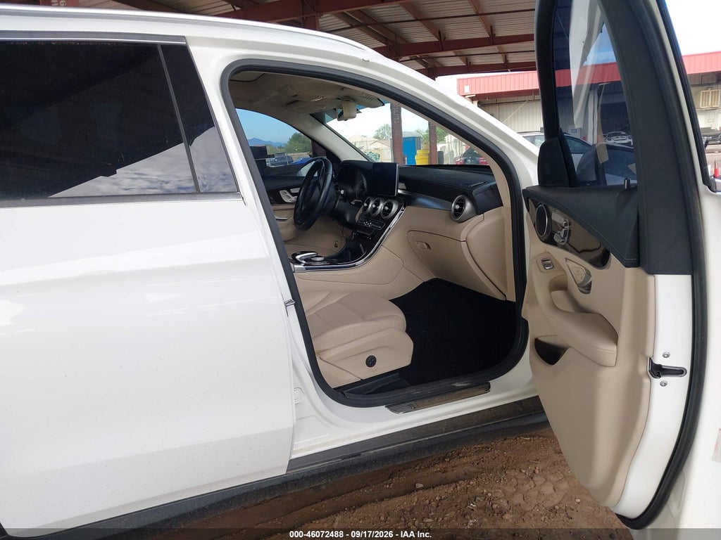 2016 Mercedes-Benz GLC 300 photo 5