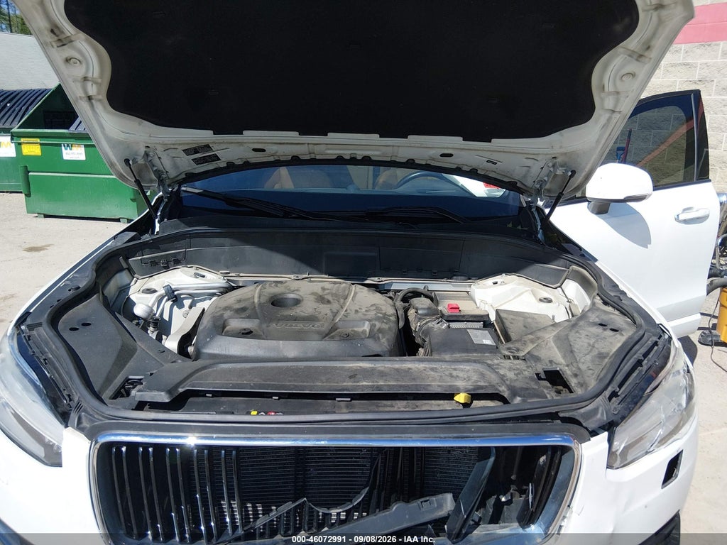2016 Volvo XC90 T6 Momentum photo 10