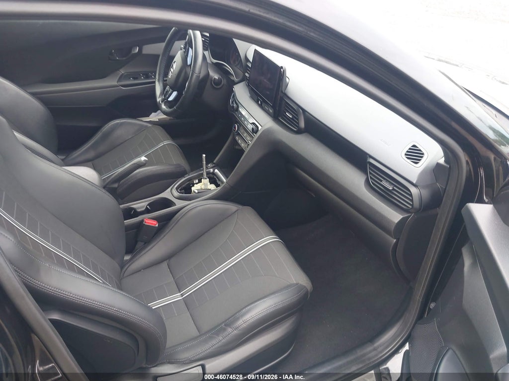 2022 Hyundai Veloster N photo 5