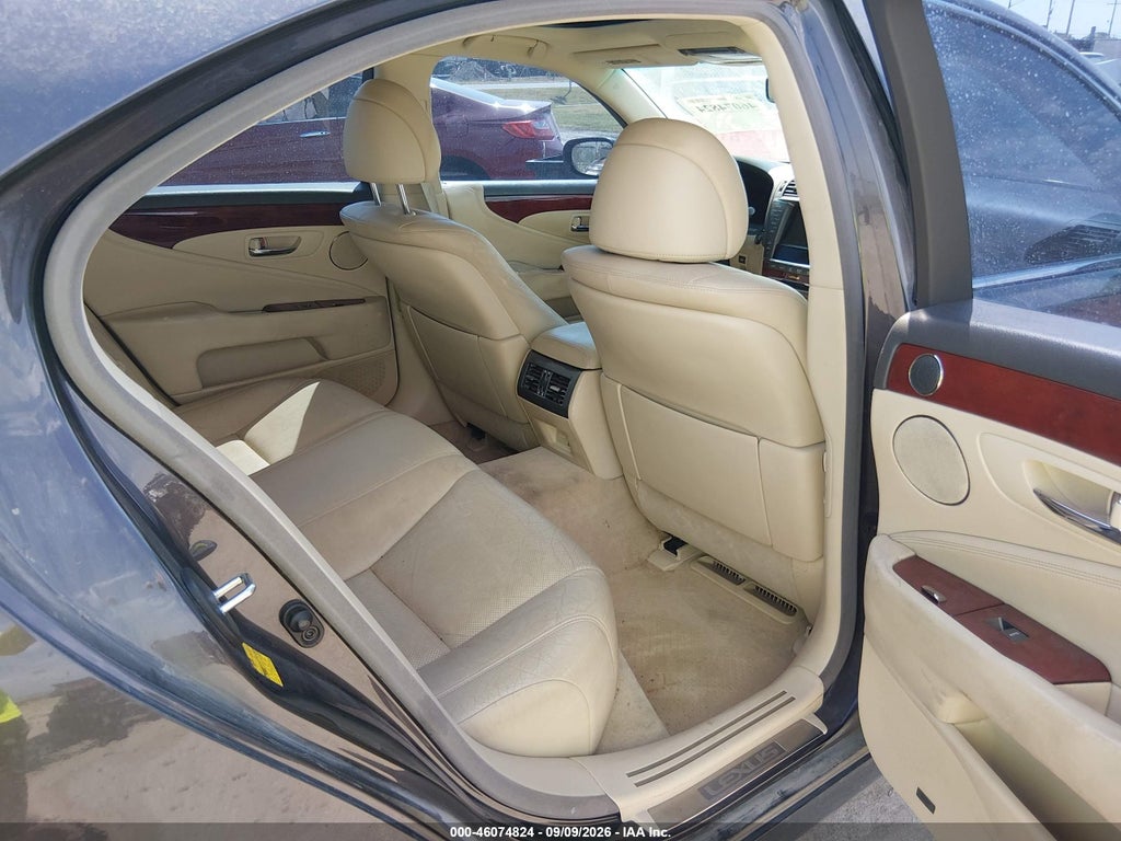 2010 Lexus LS 460 photo 8