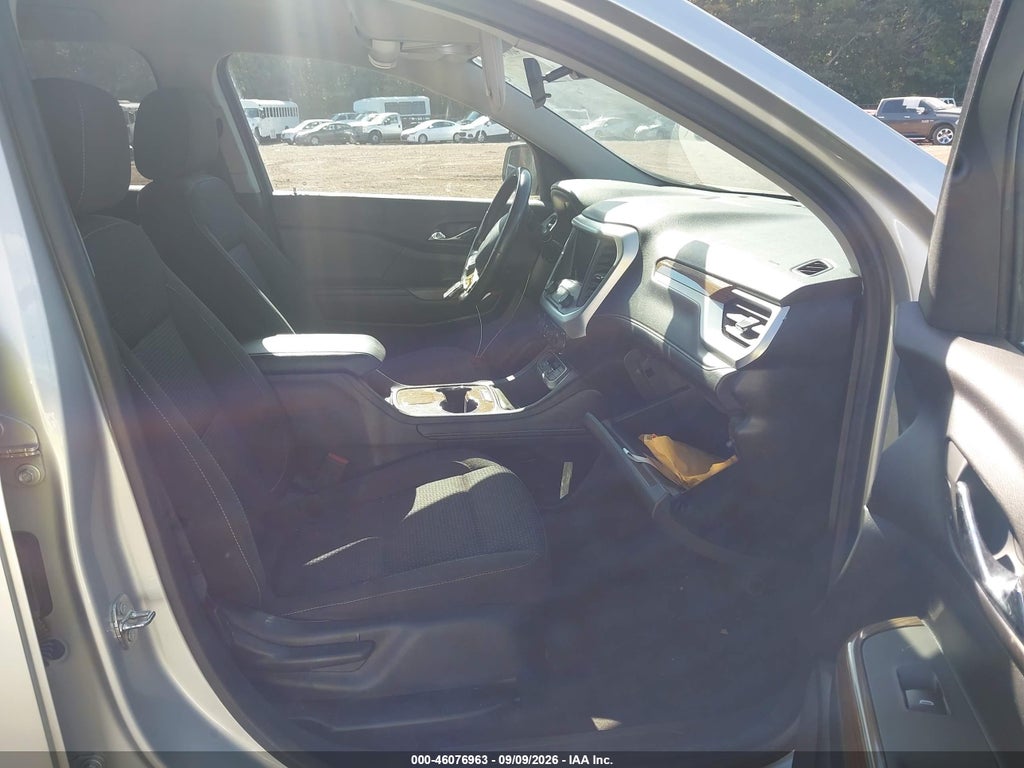 2020 GMC Acadia FWD SLE photo 5