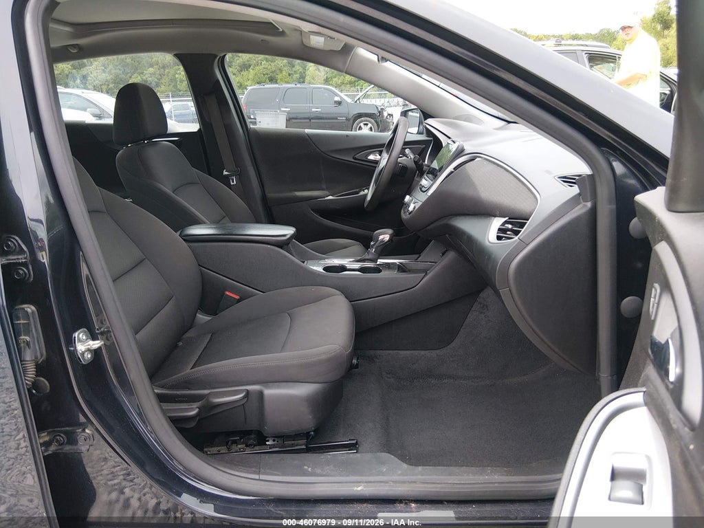 2023 Chevrolet Malibu FWD 1LT photo 5