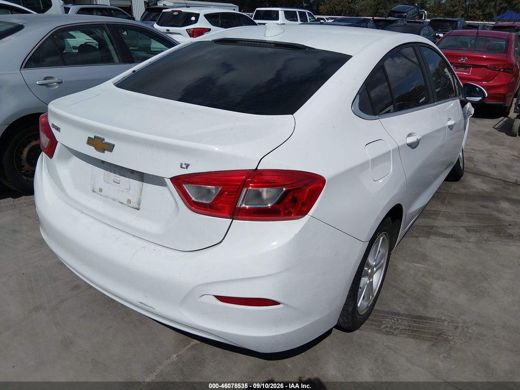 2017 Chevrolet Cruze LT Auto photo 4