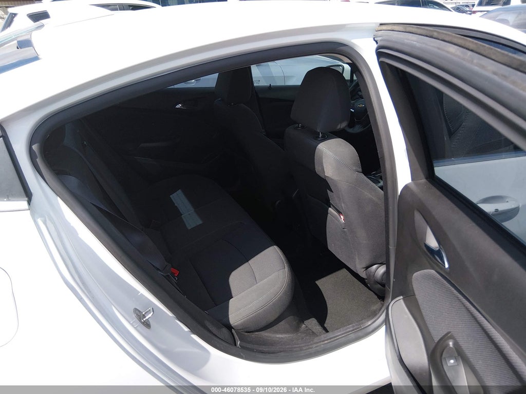 2017 Chevrolet Cruze LT Auto photo 8