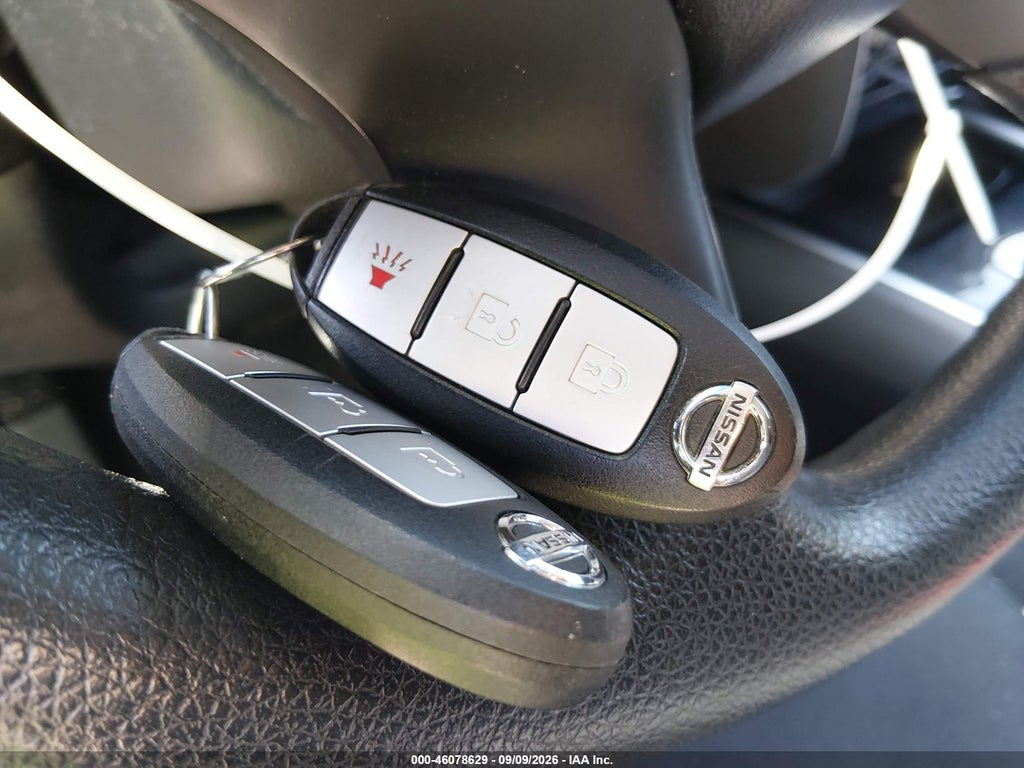 2014 Nissan Pathfinder S photo 11