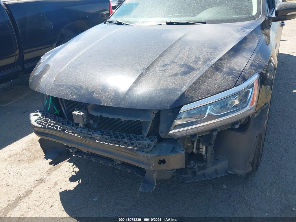 2018 Volkswagen Passat 2.0T R-Line/2.0T S photo 6