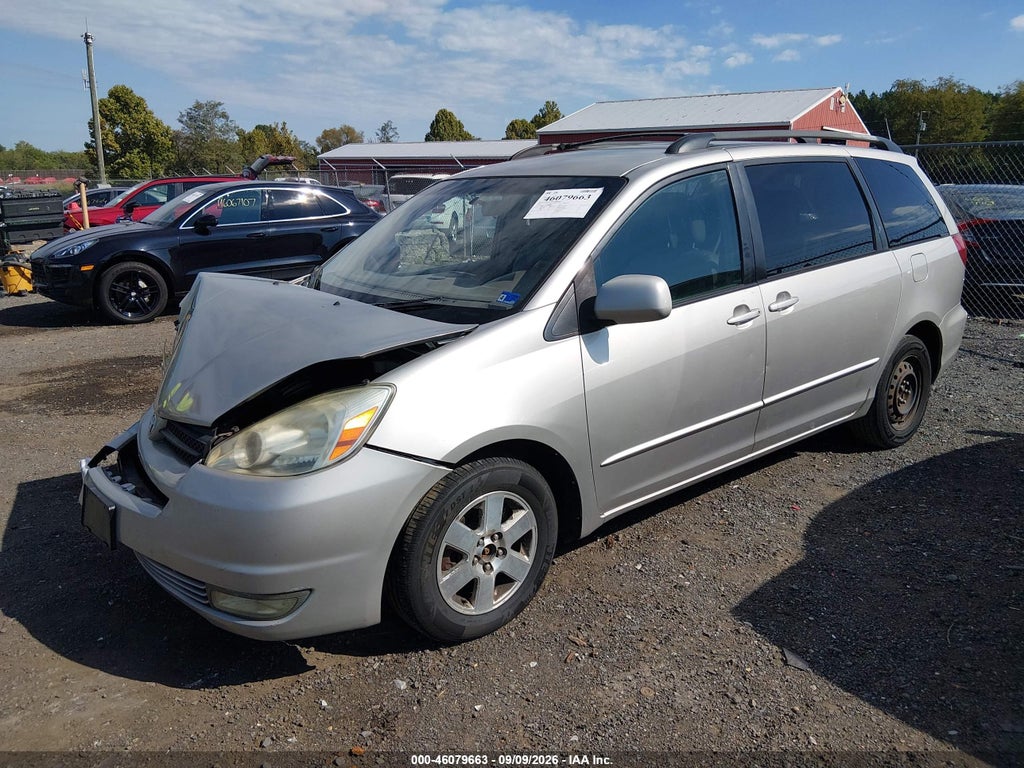 2004 Toyota Sienna XLE photo 2