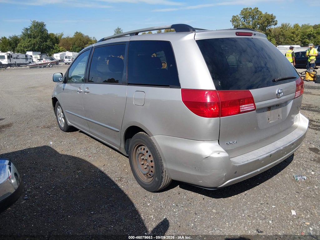 2004 Toyota Sienna XLE photo 3