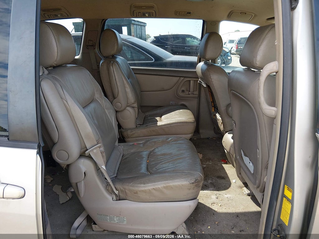 2004 Toyota Sienna XLE photo 8