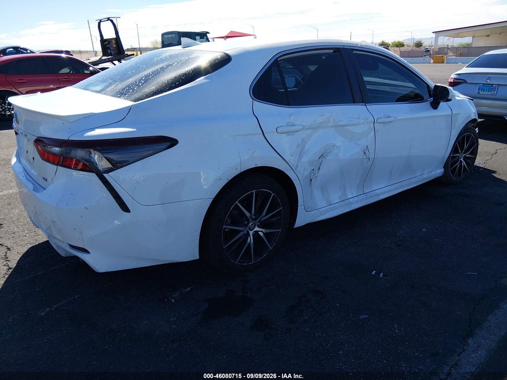 2021 Toyota Camry SE photo 4