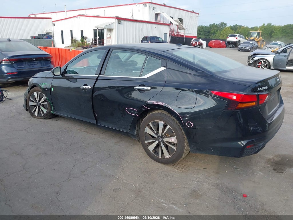 2020 Nissan Altima SL FWD photo 3