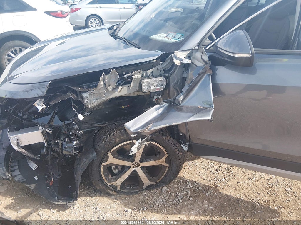 2025 Volkswagen Tiguan 2.0T SE photo 6