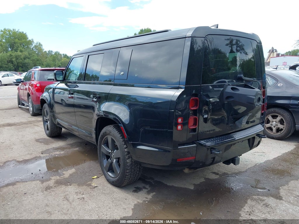 2024 Land Rover Defender 130 P400 X-Dynamic SE photo 3