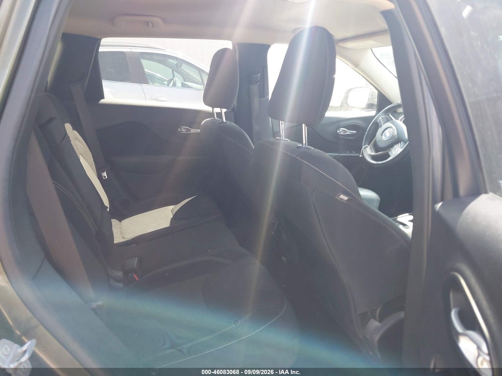 2015 Jeep Cherokee Latitude photo 8
