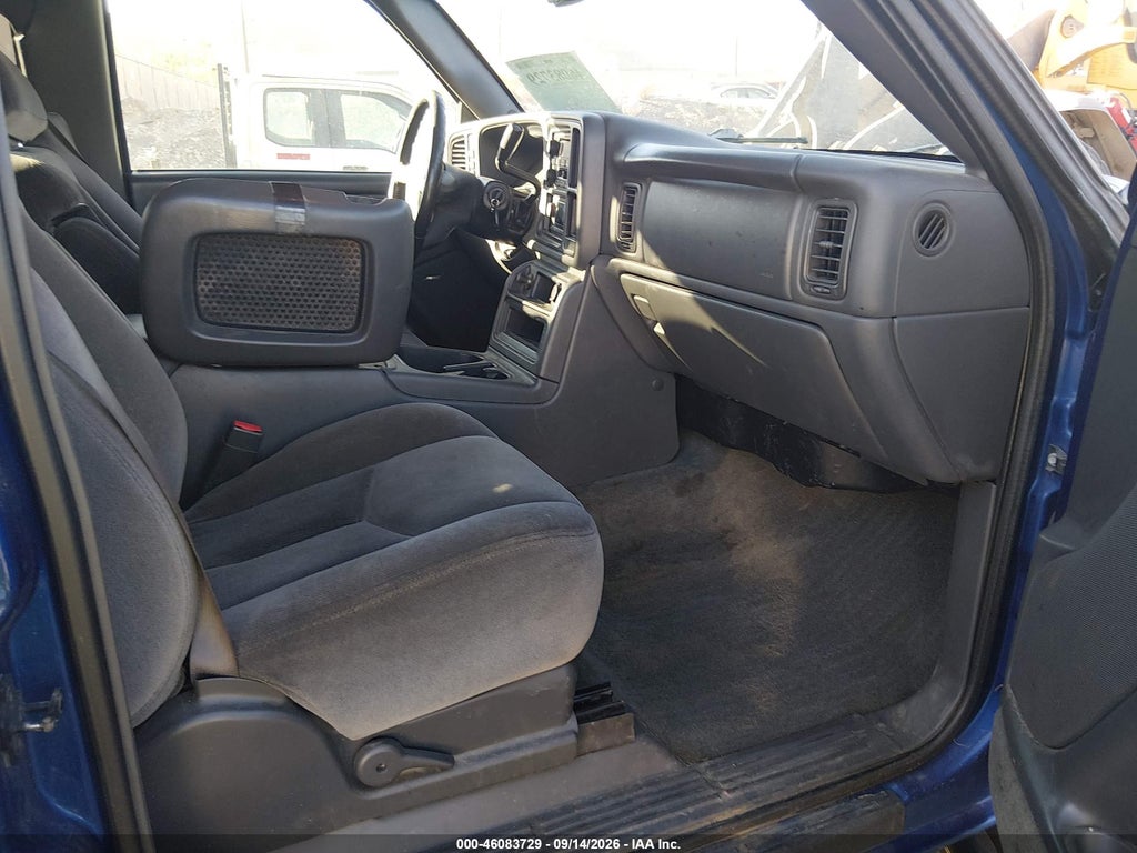 2004 GMC Sierra 2500HD SLE photo 5