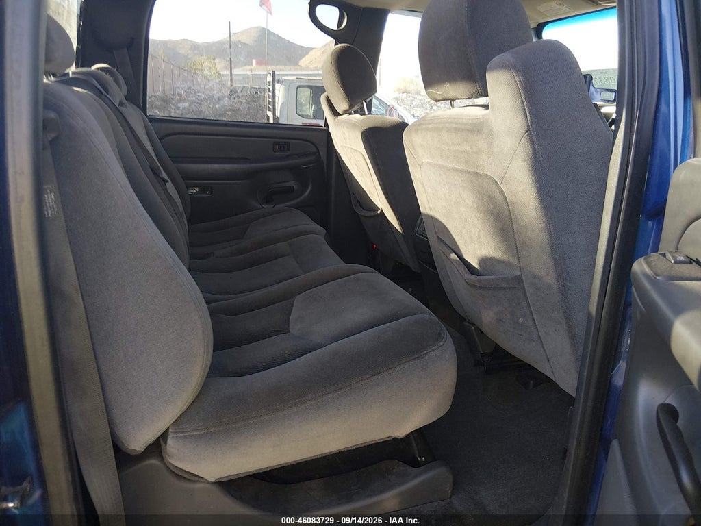 2004 GMC Sierra 2500HD SLE photo 8