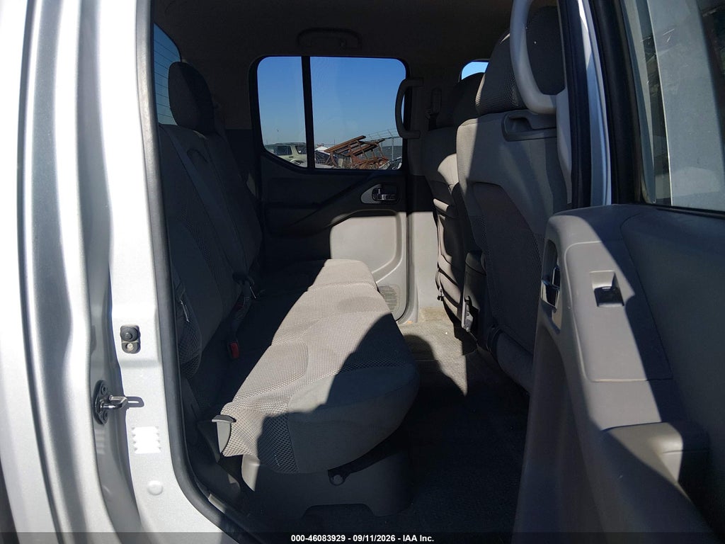 2005 Nissan Frontier SE photo 8
