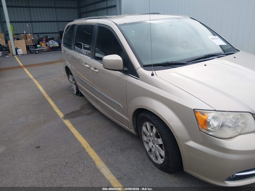 2014 Chrysler Town & Country Touring photo 6