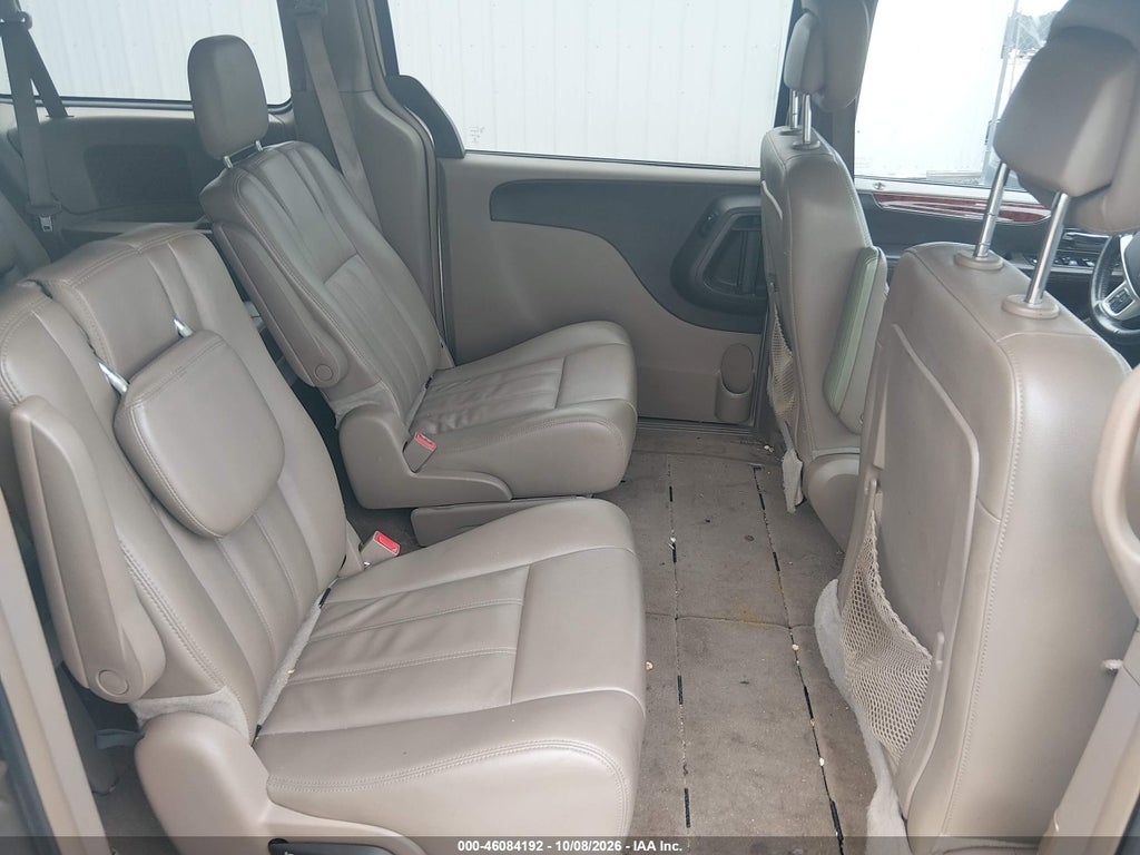 2014 Chrysler Town & Country Touring photo 8