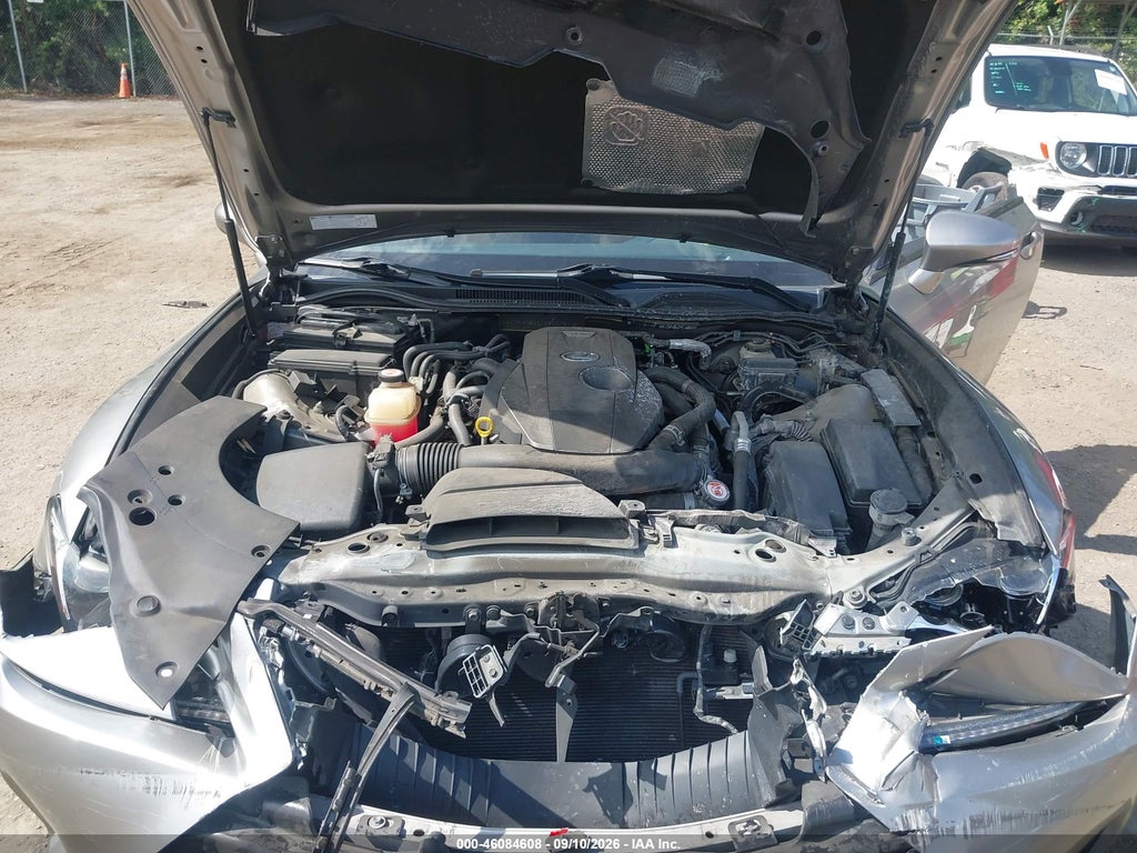 2017 Lexus RC 200T photo 10