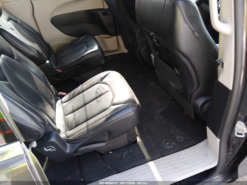 2023 Chrysler Pacifica Touring L photo 8