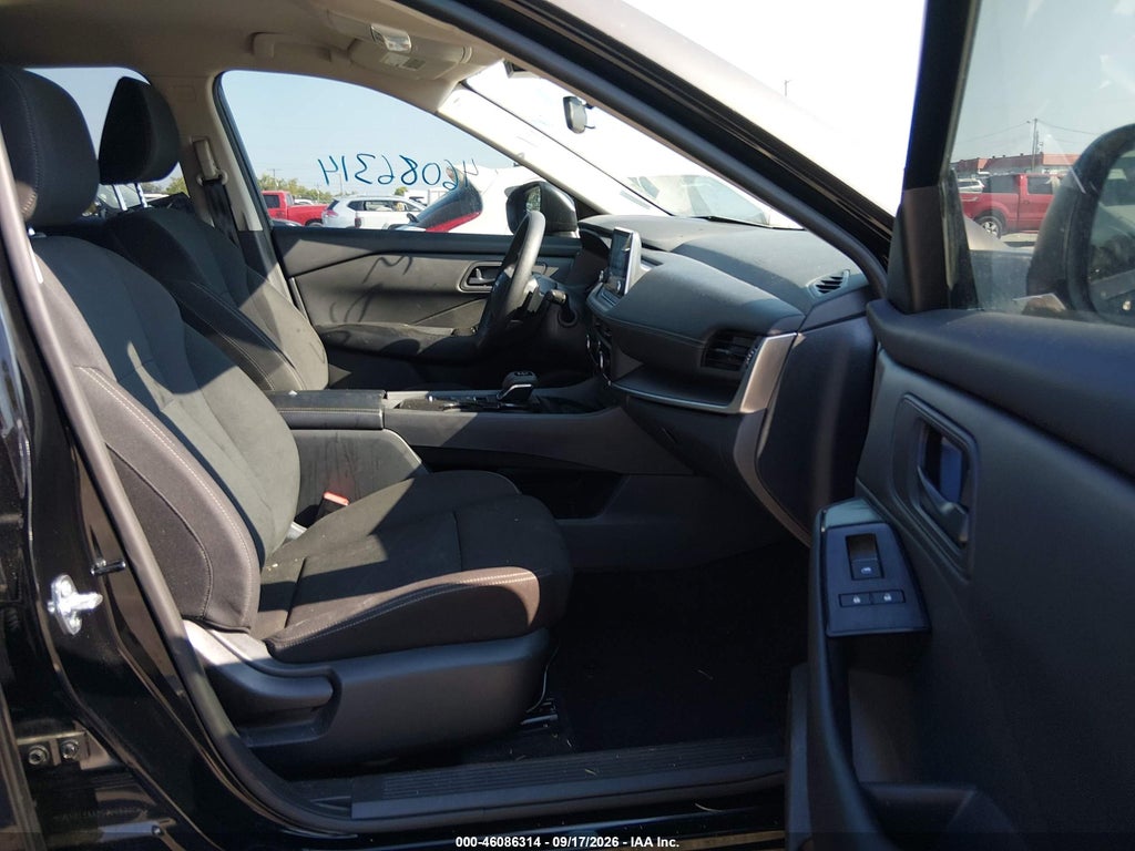 2025 Nissan Rogue S FWD photo 5