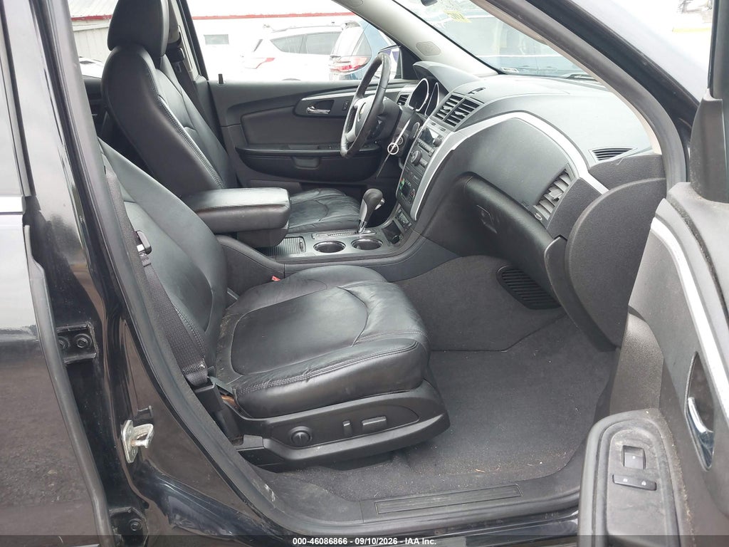 2012 Chevrolet Traverse 2LT photo 5