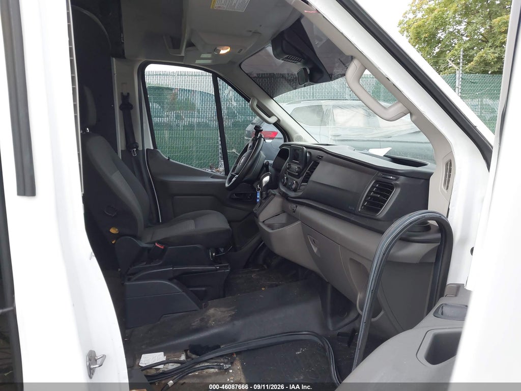 2020 Ford Transit-250 photo 5
