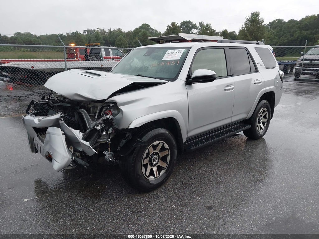 2021 Toyota 4RUNNER TRD OFF Road photo 2