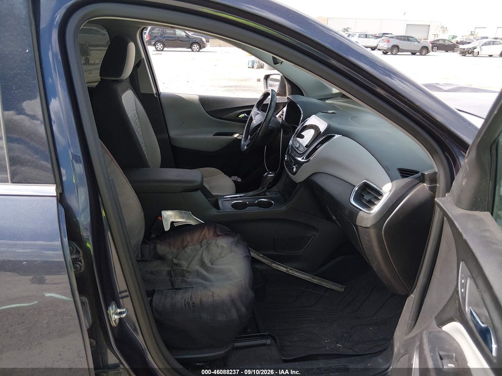 2018 Chevrolet Equinox LT photo 5