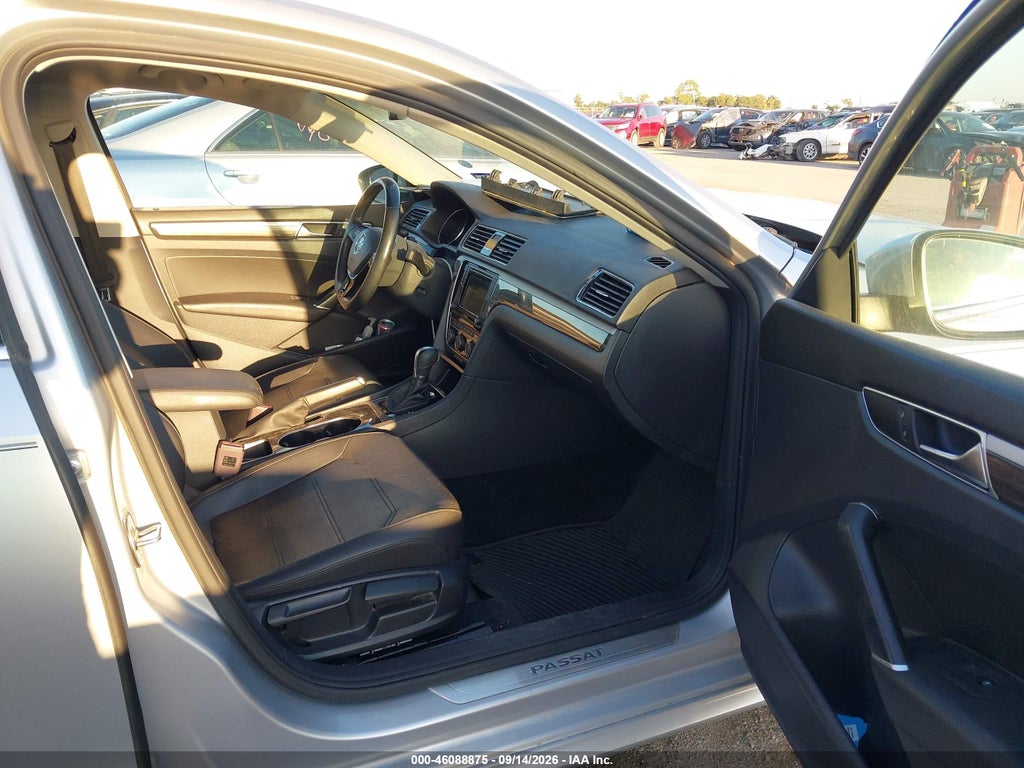 2018 Volkswagen Passat 2.0T SE photo 5