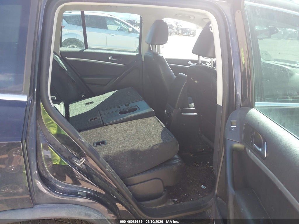 2012 Volkswagen Tiguan SEL photo 8
