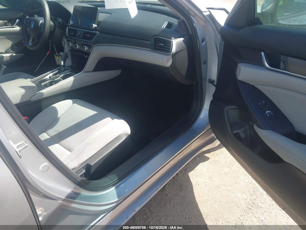 2018 Honda Accord LX photo 5