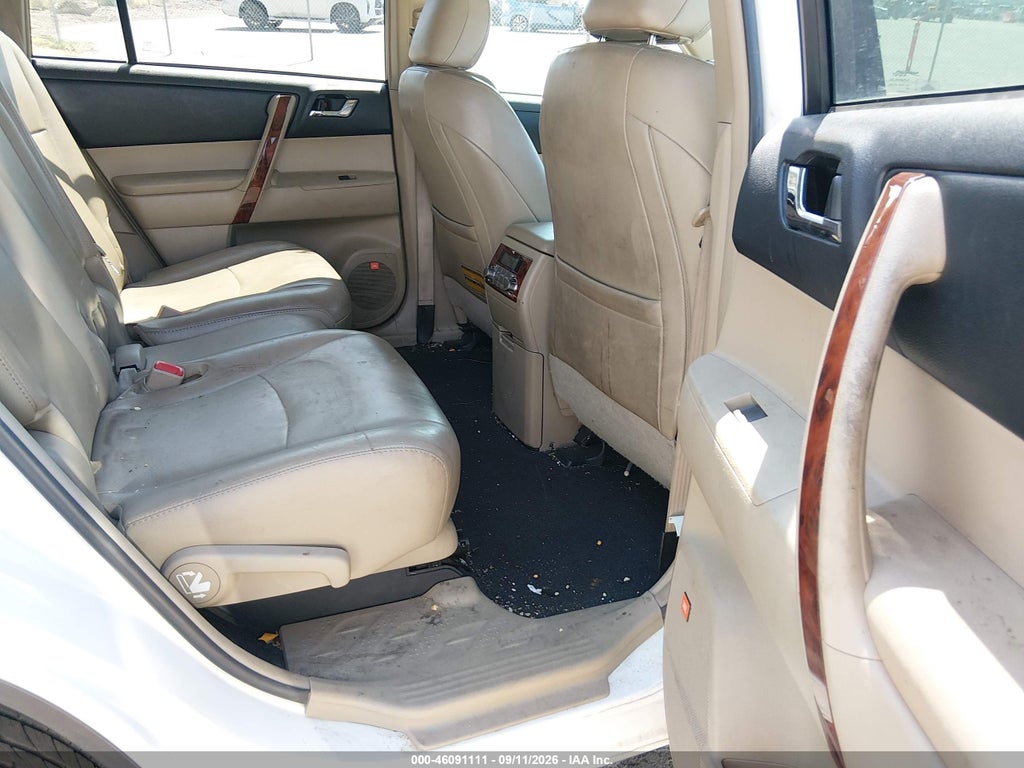 2011 Toyota Highlander Limited V6 photo 8
