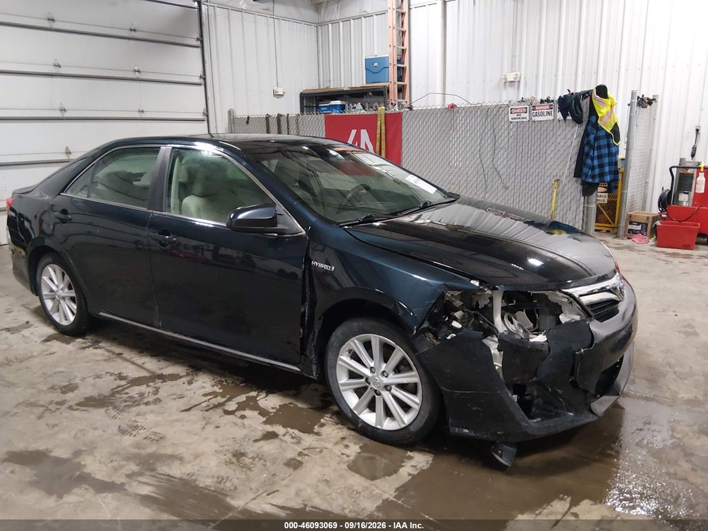 2014 Toyota Camry Hybrid XLE photo 1