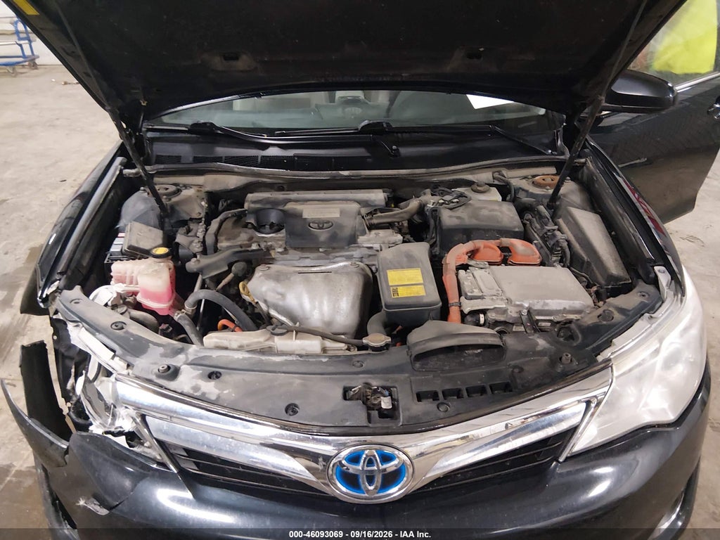 2014 Toyota Camry Hybrid XLE photo 10
