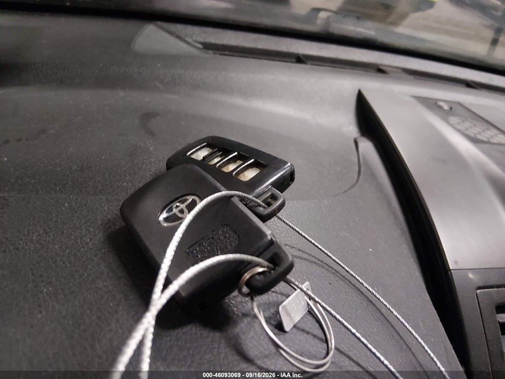2014 Toyota Camry Hybrid XLE photo 11