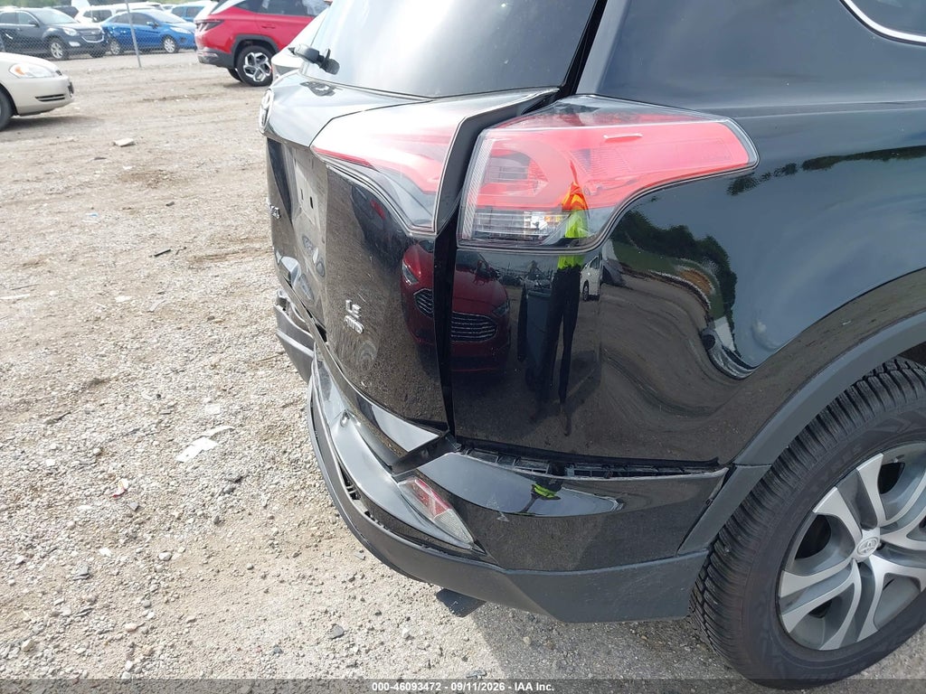 2018 Toyota RAV4 LE photo 6