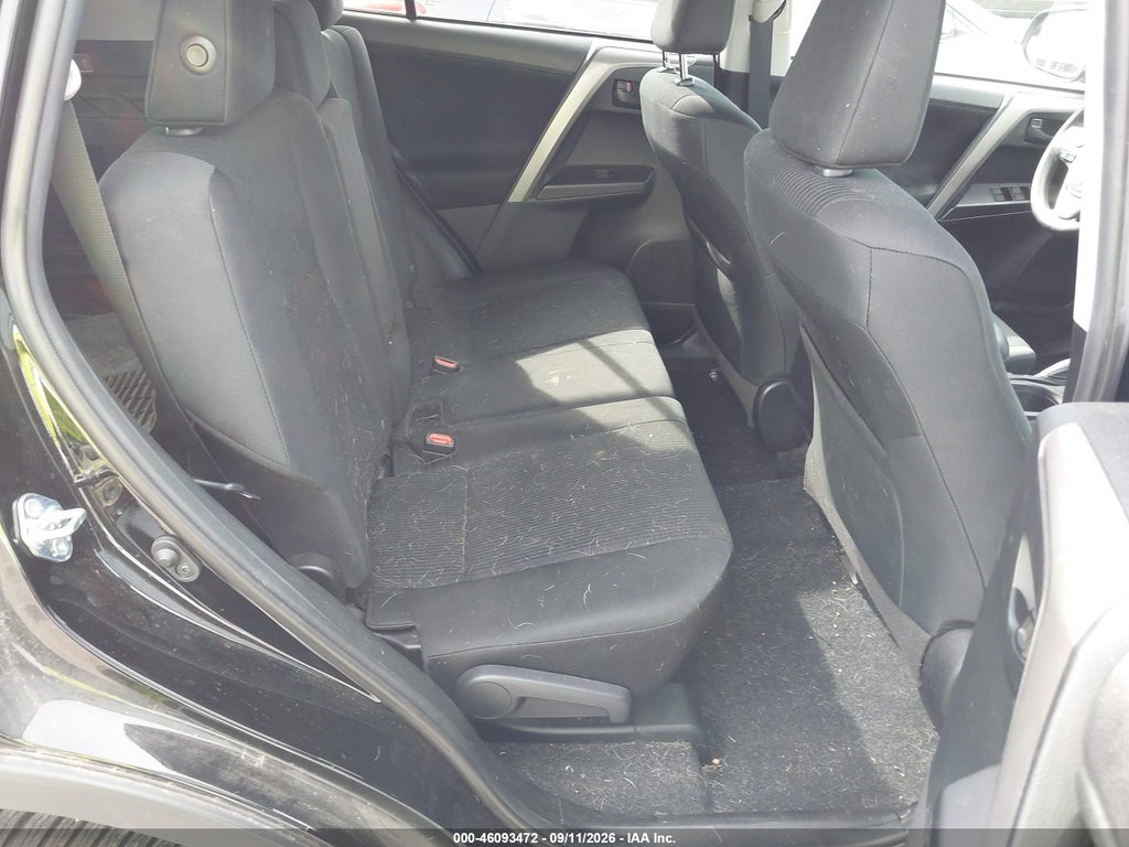 2018 Toyota RAV4 LE photo 8