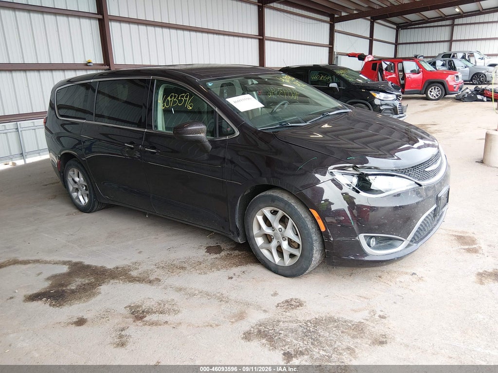 2017 Chrysler Pacifica Touring Plus photo 1