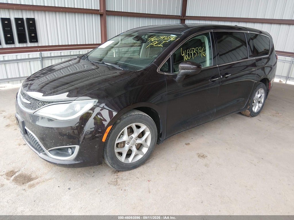 2017 Chrysler Pacifica Touring Plus photo 2