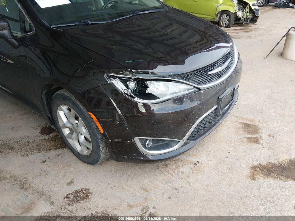 2017 Chrysler Pacifica Touring Plus photo 6