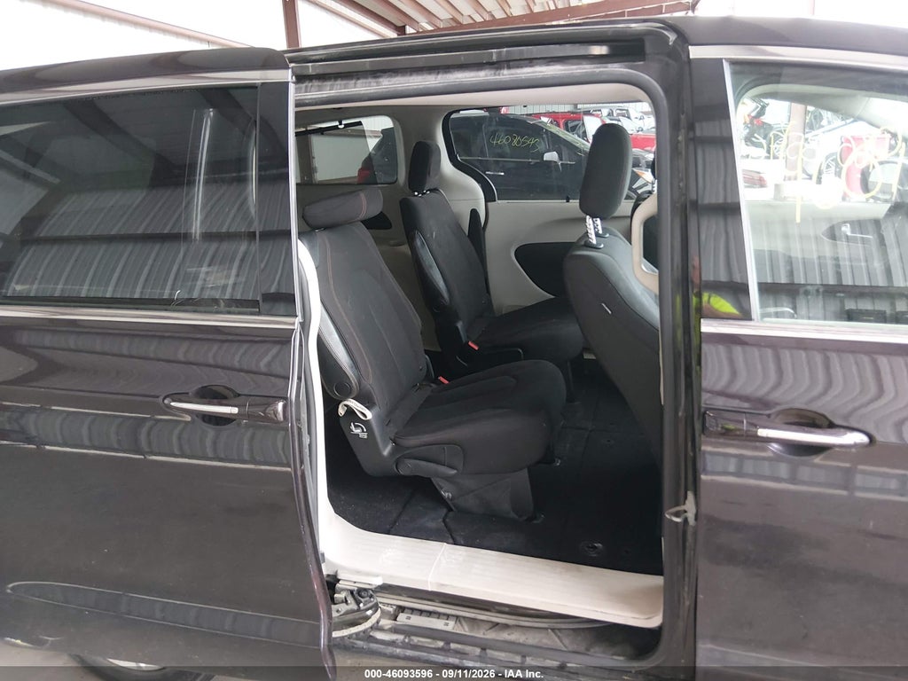 2017 Chrysler Pacifica Touring Plus photo 8
