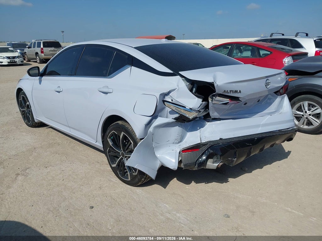 2024 Nissan Altima SR FWD photo 3
