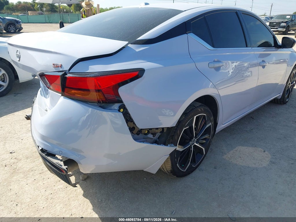 2024 Nissan Altima SR FWD photo 4