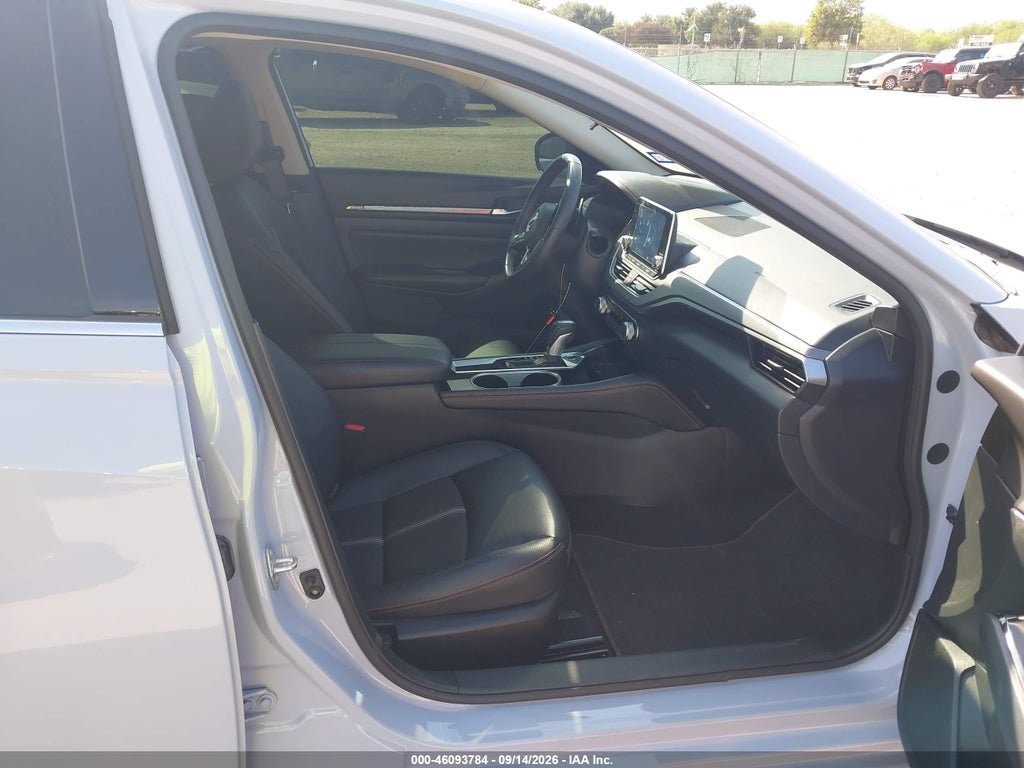 2024 Nissan Altima SR FWD photo 5