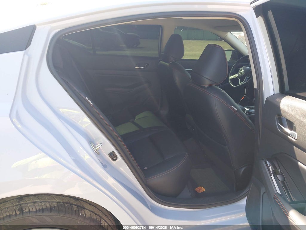 2024 Nissan Altima SR FWD photo 8